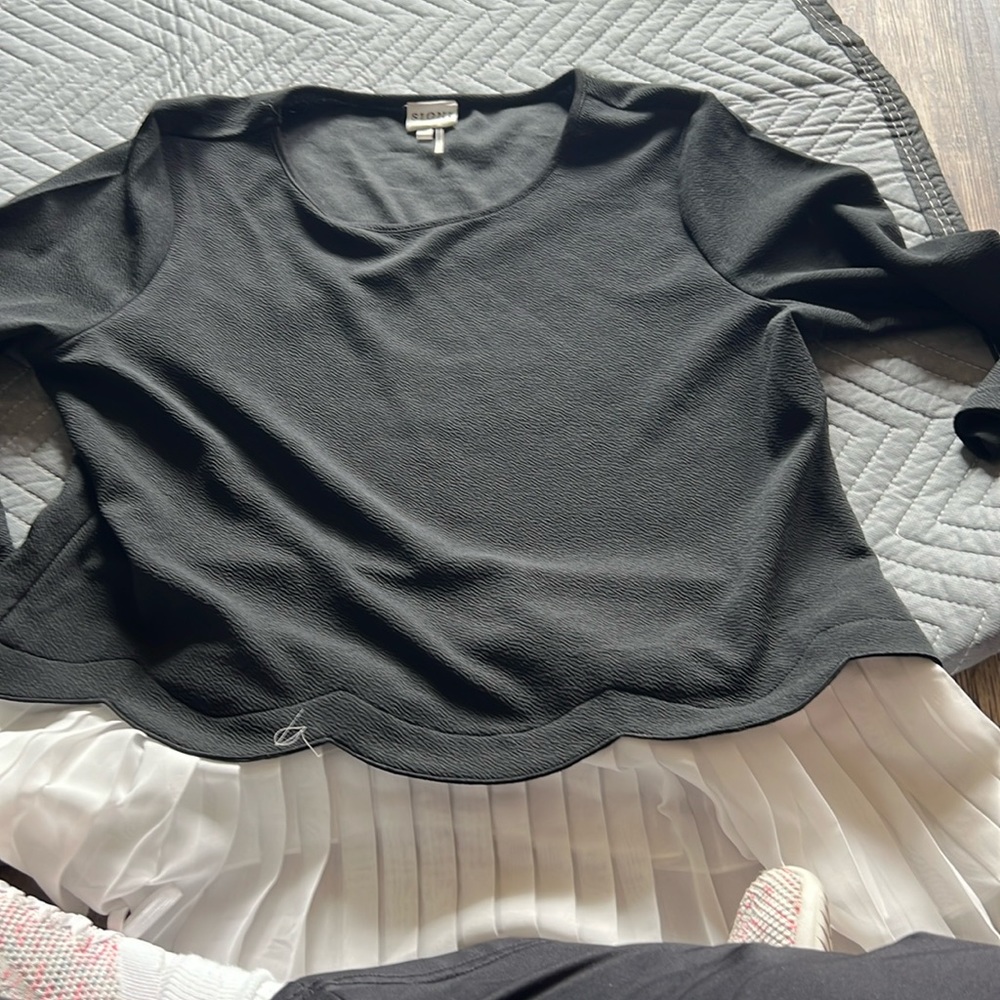 Suoni xl black and white blouse with scoop neck